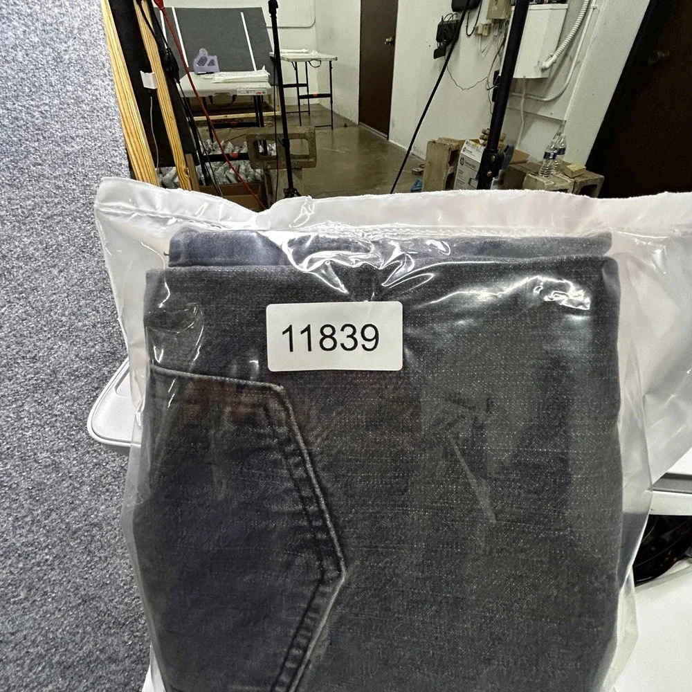 Calvin Klein Jeans Mens Size 36x32 Gray Straight Leg Faded Denim Casual Classic
